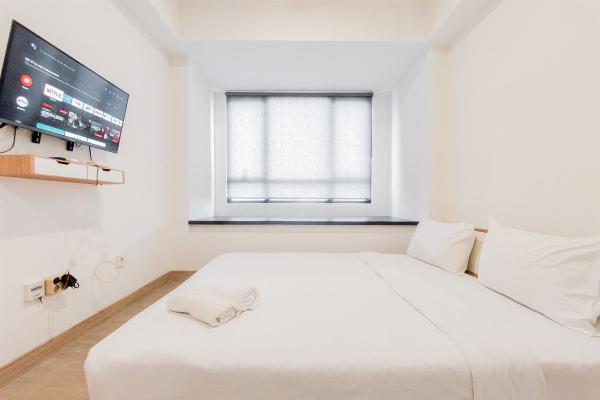 A la foto es mostra l'objecte Modern Look Studio Room Collins Boulevard Apartment By Travelio situat a la ciutat de Pakulonan.