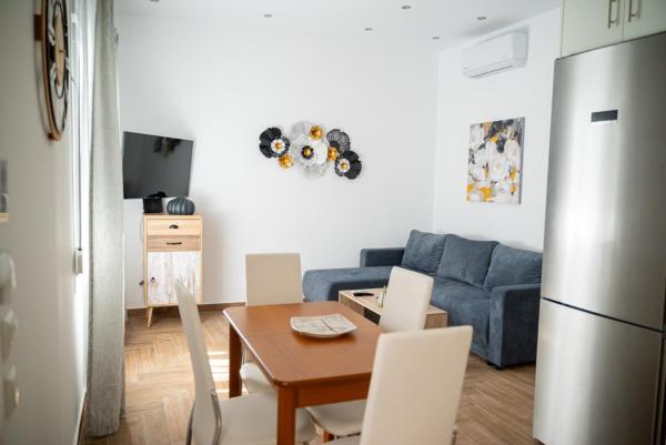 A la foto es mostra l'objecte Kyra's Luxury Suites 1 situat a la ciutat de Quios.