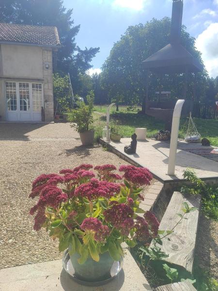 A la foto es mostra l'objecte Les jardins de Shambhala situat a la ciutat de Coursac.
