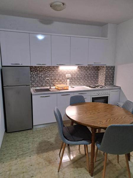 På bilden syns objektet Apartman marina som ligger i staden Split.