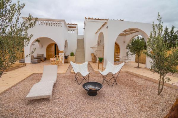 写真にはTagadirt市にあるL0ST Villa Marrakechが写っています。