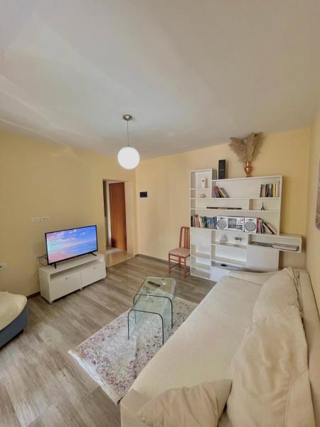 Bllok's Brightest Gem - A Chic Stay in the Heart of Tirana, Tirana