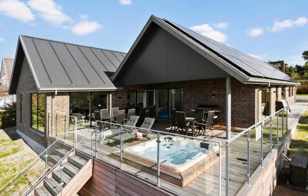 A la foto es mostra l'objecte Awesome Home In Ebeltoft With Sauna situat a la ciutat de Ebeltoft.