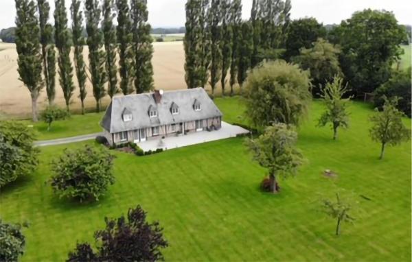 A la foto es mostra l'objecte 4 Bedroom Cozy Home In Épaignes situat a la ciutat de Épaignes.