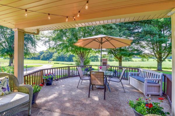 A la foto es mostra l'objecte Russell Springs Getaway, 10 Mi to Lake Cumberland! situat a la ciutat de Liberty.