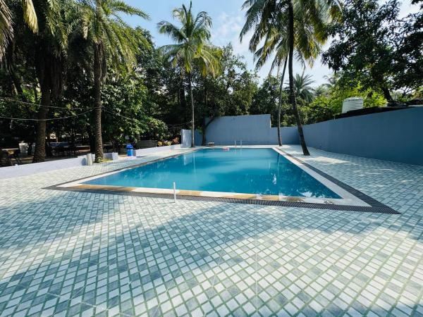 Na zdjęciu widoczny jest obiekt Areca Palms Hotel & Resort położony w mieście Daman.