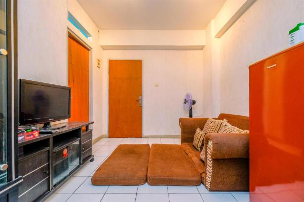 A la foto es mostra l'objecte Comfort and Cozy Living 2BR at Cibubur Village Apartment By Travelio situat a la ciutat de Tipar Empat.