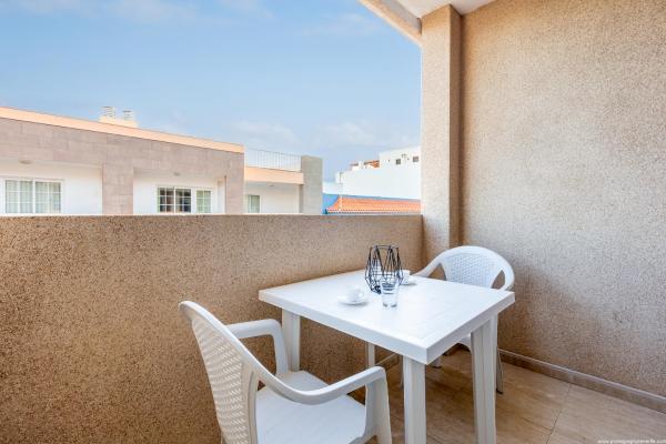 Na zdjęciu widoczny jest obiekt 2B Apartamento Abrigos, Wifi y balcón położony w mieście Los Abrigos.