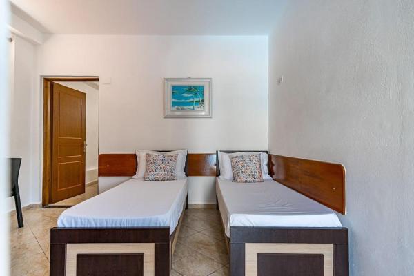 Bilde 8: Goro 10 - Front Pool, Kitchen & Parking