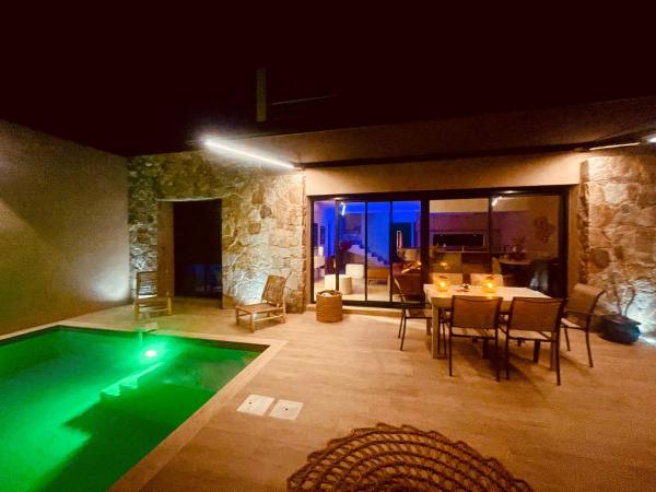 A la foto es mostra l'objecte Villa Casa Damicella Bord de Mer avec Piscine situat a la ciutat de Palasca.