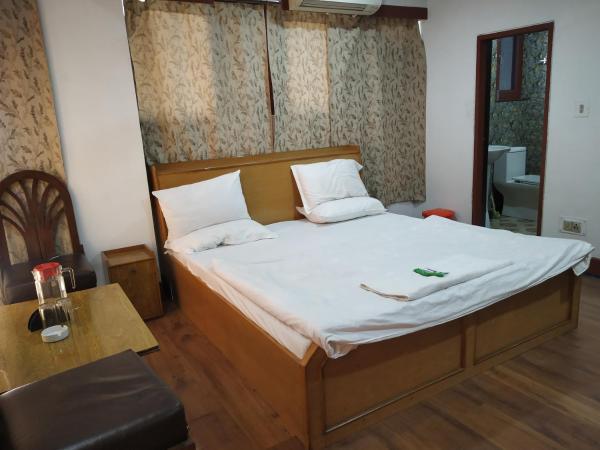 A la foto es mostra l'objecte Hotel Ruby and Restaurant situat a la ciutat de Srinagar.