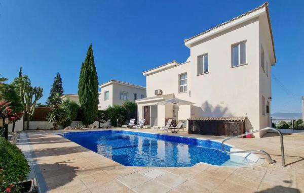 Gorgeous Home In Neo Chorio With Wifi - Latsi