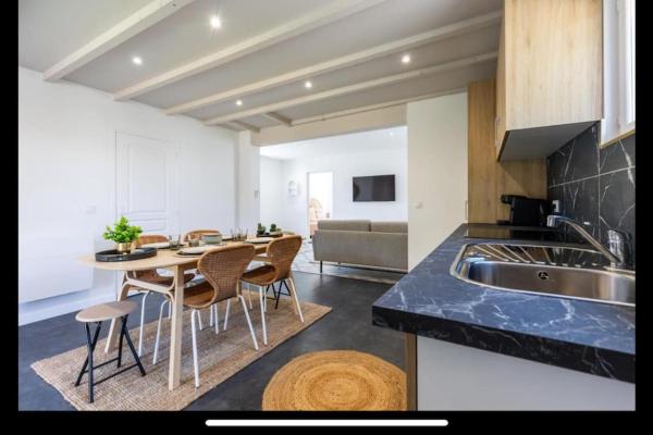 A la foto es mostra l'objecte Maison à deux pas du port situat a la ciutat de Lanton.