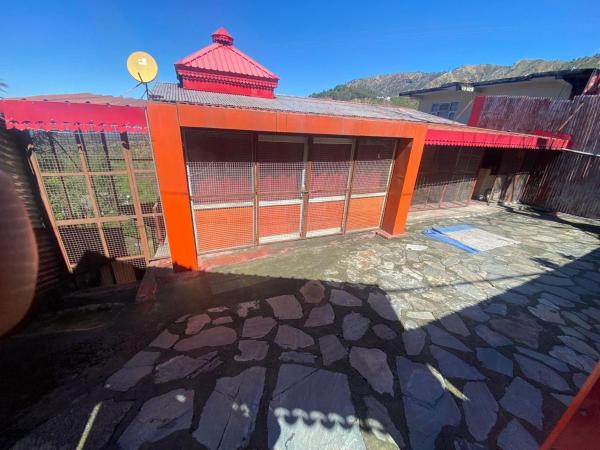 A la foto es mostra l'objecte Vashisth Cottage situat a la ciutat de Kandāghāt.