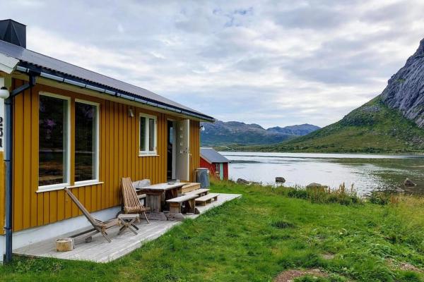 Op de foto is het object Karlhuset te zien, gelegen in de stad Skjelfjord.