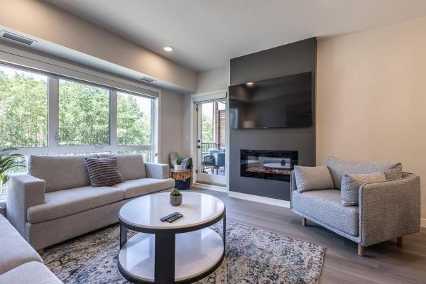 Na fotografii je vidět objekt Serenity at Sparrowhawk Lodge Brand New 2Bd 2Ba nacházející se ve městě Seebe.