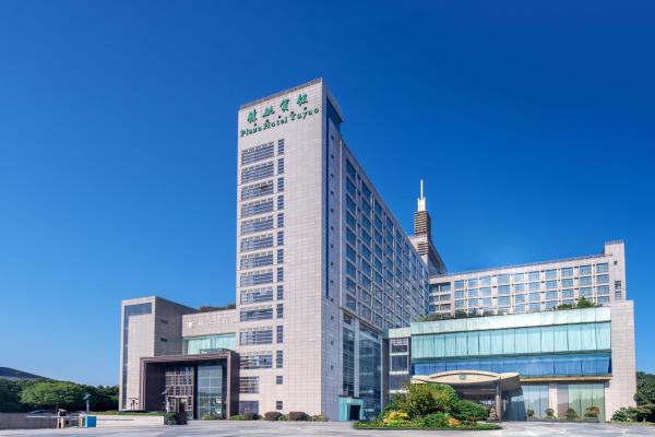 Op de foto is het object Plaza Hotel Yuyao te zien, gelegen in de stad Liangnong.