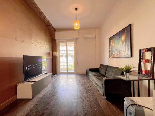 På billedet ses objektet WSD Piraeus Cozy 2BD Apt with City View Balcony Near Neo Faliro Subway beliggende i byen Piræus.