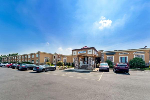 A la foto es mostra l'objecte Rodeway Inn Capri situat a la ciutat de South Hackensack.
