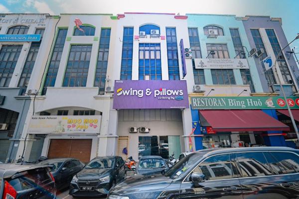 Swing & Pillows - KL Kuchai Lama, Kuala Lumpur