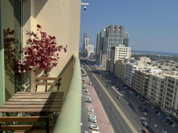 A la foto es mostra l'objecte 1BR in Fujairah, CITY&SEA view situat a la ciutat de Kalbā.
