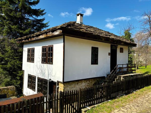The photo shows the Guest House Petko Kichukov located in the city of Bangeytsi.