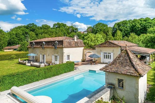 A la foto es mostra l'objecte Beautiful French Villa, Sleeps 8, Private Pool & Starlink WIFI situat a la ciutat de Valeuil.