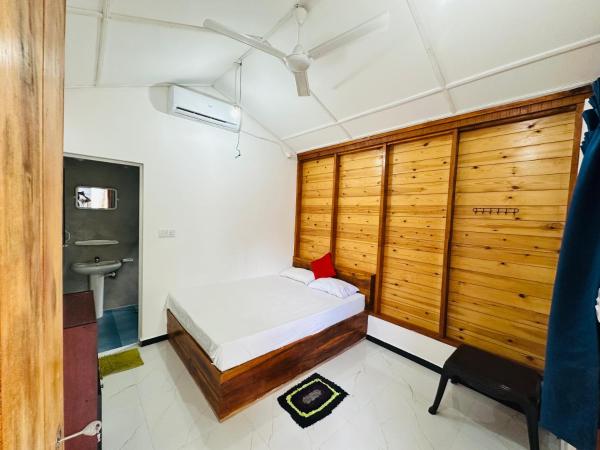 A la foto es mostra l'objecte Bashi eco beach cabana situat a la ciutat de Trincomalee.
