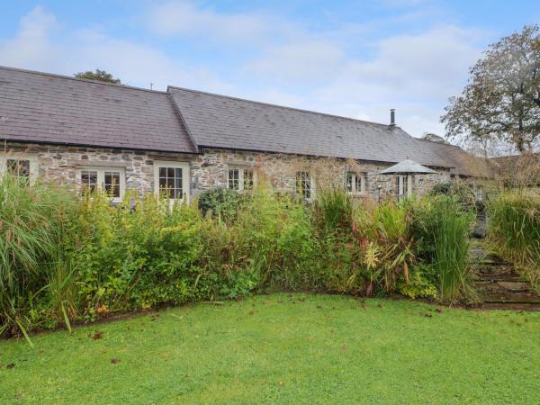 A la foto es mostra l'objecte St Dogwells Barn situat a la ciutat de Saint Lawrence.