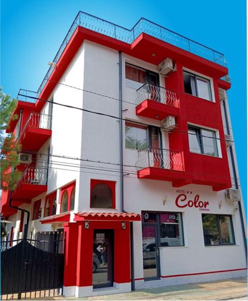 A la foto es mostra l'objecte Hotel Color situat a la ciutat de Cherven.
