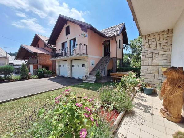 På billedet ses objektet Holiday Home Lana beliggende i byen Fužine.