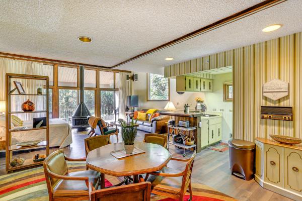 A la foto es mostra l'objecte 10 Mi to Skiing Durango Condo with Golf Course View situat a la ciutat de Durango.
