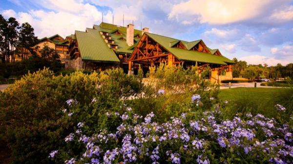 På billedet ses objektet Disney's Wilderness Lodge beliggende i byen Orlando.