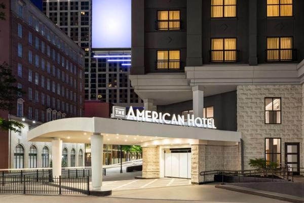 På billedet ses objektet The American Hotel Atlanta Downtown, Tapestry Collection by Hilton beliggende i byen Atlanta.