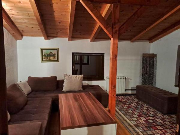 The photo shows the Vikendica Forest located in the city of Ušivak.