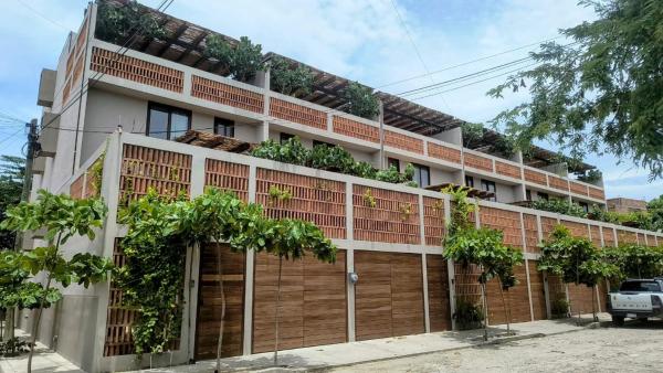 A la foto es mostra l'objecte Primavera I situat a la ciutat de Punta Mita.