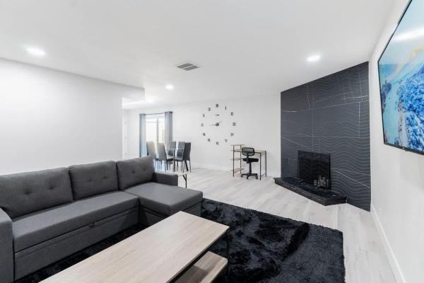 Na foto é possível ver o objeto 5Mins to Fremont 10Mins to Strip! Sleeps 8! localizado na cidade de Las Vegas.