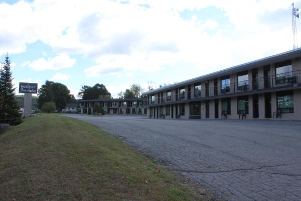 Auf dem Foto ist das Objekt Bancroft Inn & Suites in der Stadt Bancroft zu sehen.