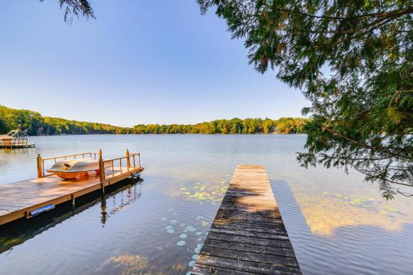 Na foto é possível ver o objeto Walk to Water Lake House in Suring! localizado na cidade de Suring.