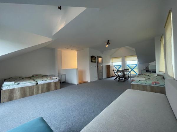 写真にはMosty市にあるStajnia Nad Morzem Apartamentyが写っています。