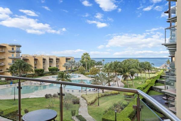 Beachfront - Aqua Vista 3BR condo - A347, Palm-Eagle Beach
