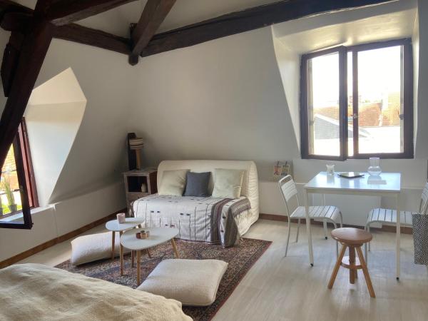 A la foto es mostra l'objecte Charmant studio cosy et lumineux à 40 min de Paris situat a la ciutat de Ormoy.