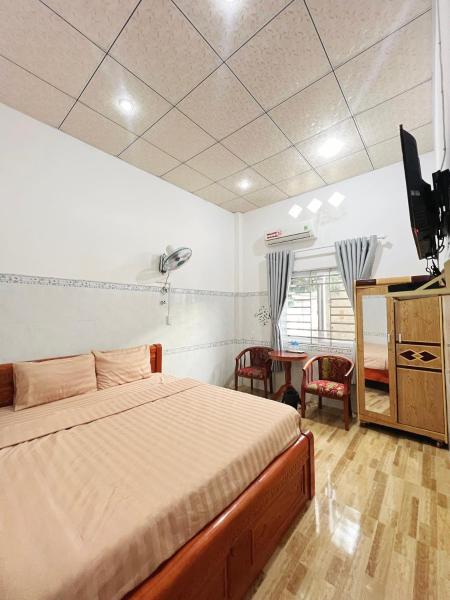 写真にはビンヒー市にあるNhân Duyên Hotelが写っています。