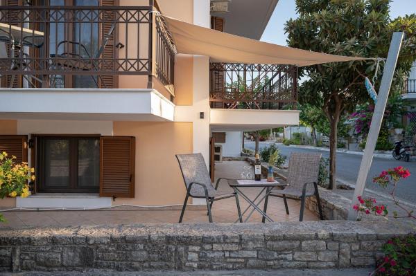 På billedet ses objektet Elegant studio by the beach in Ireon beliggende i byen Pagóndas.