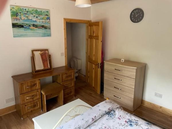 På billedet ses objektet The Cottage Greenacre House, Carrow, Dualla, Cashel, County Tipperary E25T672 beliggende i byen Dundrum.