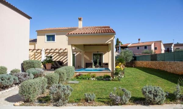 På bildet vises objektet Villa Daniela mit Pool in Bale, bei Rovinj für 4-6 Personen som ligger i byen Bale.