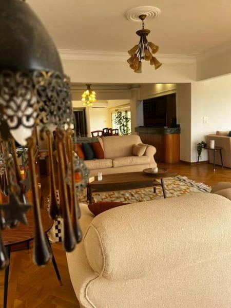 På billedet ses objektet Beit Mishmish - Furnished Apartement Zamalek beliggende i byen Kairo.