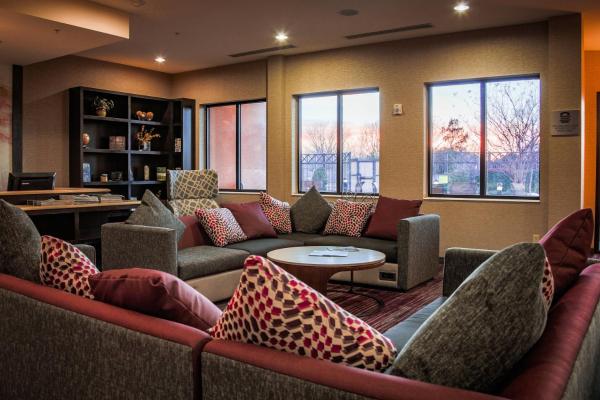 Bild 1: Courtyard by Marriott Norman
