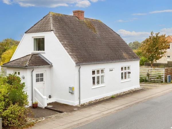 A la foto es mostra l'objecte 6 person holiday home in Læsø-By Traum situat a la ciutat de Læsø.