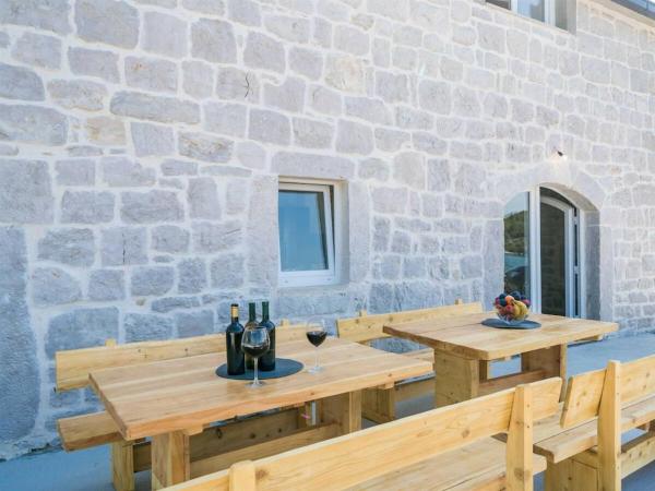 Nella foto è visibile l'oggetto Villa am Strand Olive Mill situato nella città di Žuronja.